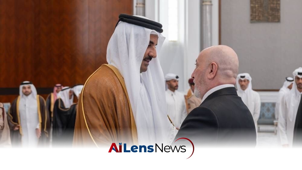 Qatar's Amir Meets Iraqi President to Offer Condolences