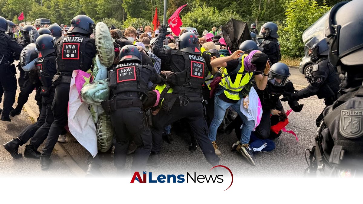 Far-right Alternative for Germany party re-elects leaders as protesters, police clash