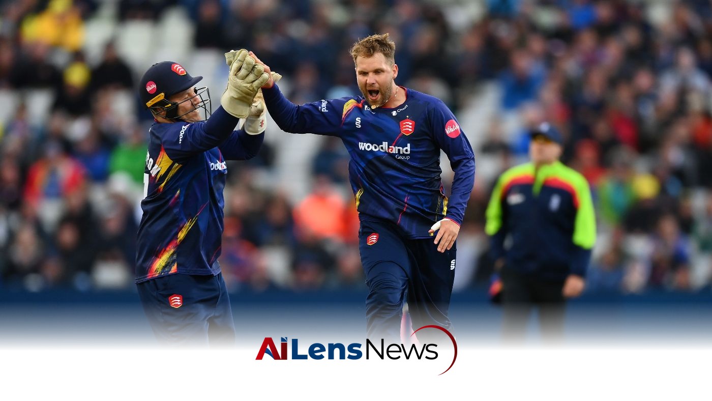 All-round Critchley show keeps Essex's last-eight hopes alive