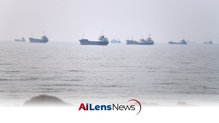 Strait of Hormuz Shipping Traffic Hits One-Week Low Amid Regional Tensions