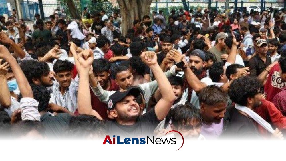 Youth Protesters in India End Agitation Following Education Minister's Resignation