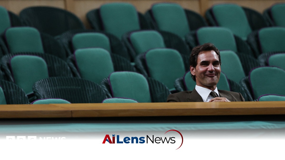 How are famous faces invited into Wimbledon's royal box?