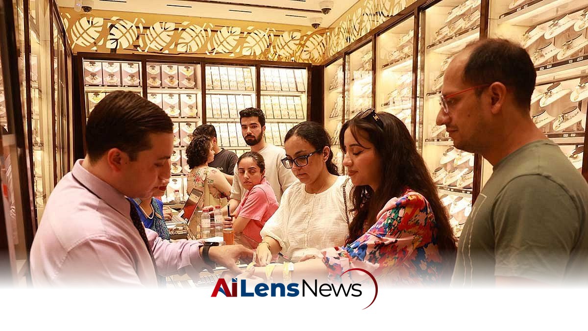 Dubai Gold Prices Hit Monthly Low Amid US-Iran Tensions