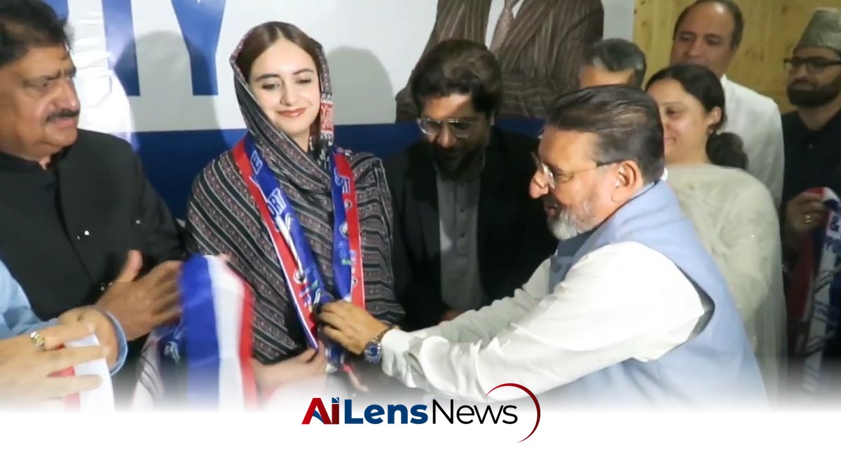 Kashmiri Actor Mateena Jeelani Joins Apni Party