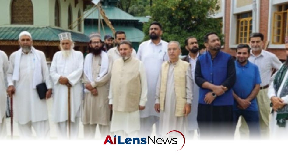 Syed Mohammad Altaf Bukhari Visits Shahdara Sharief Shrine, Prays for Peace in Jammu and Kashmir